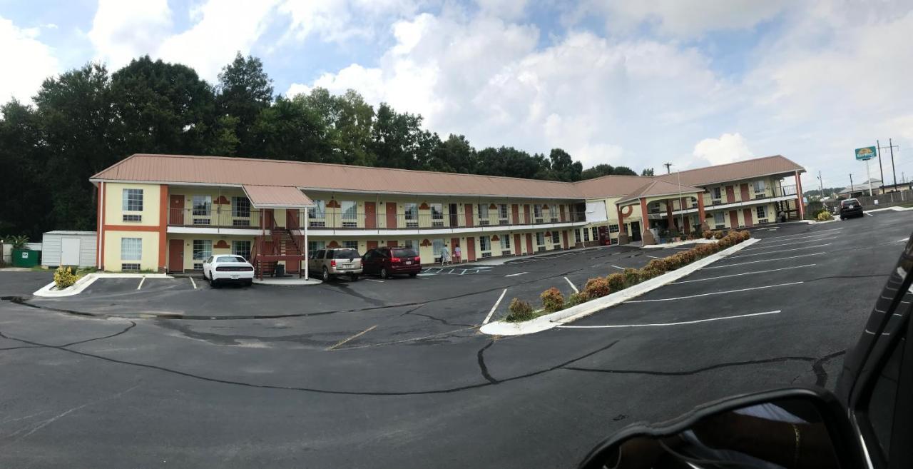 Carry On Inn & Suites LaFayette エクステリア 写真