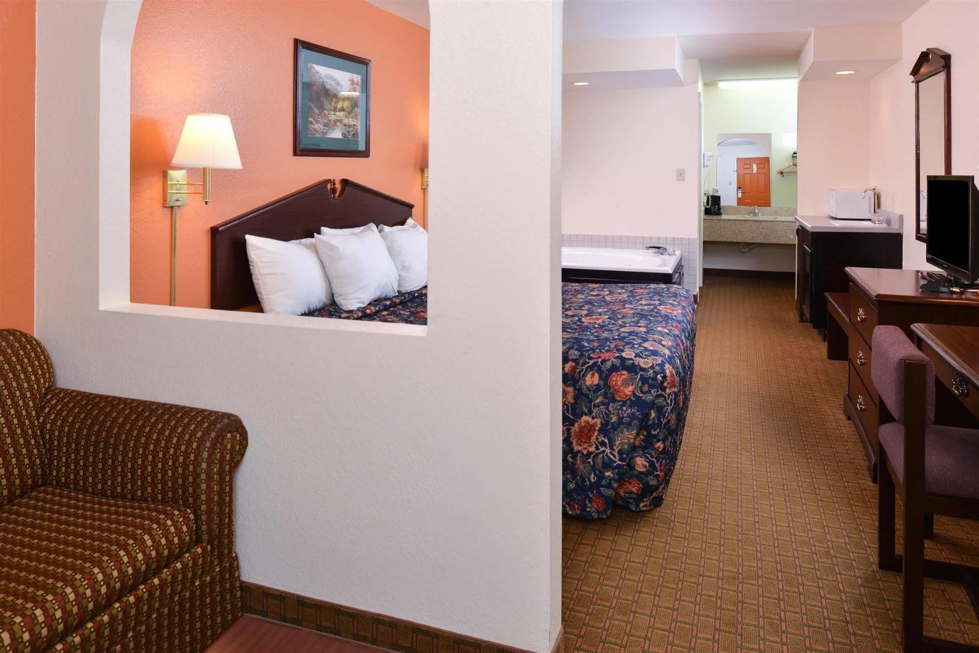 Carry On Inn & Suites LaFayette エクステリア 写真