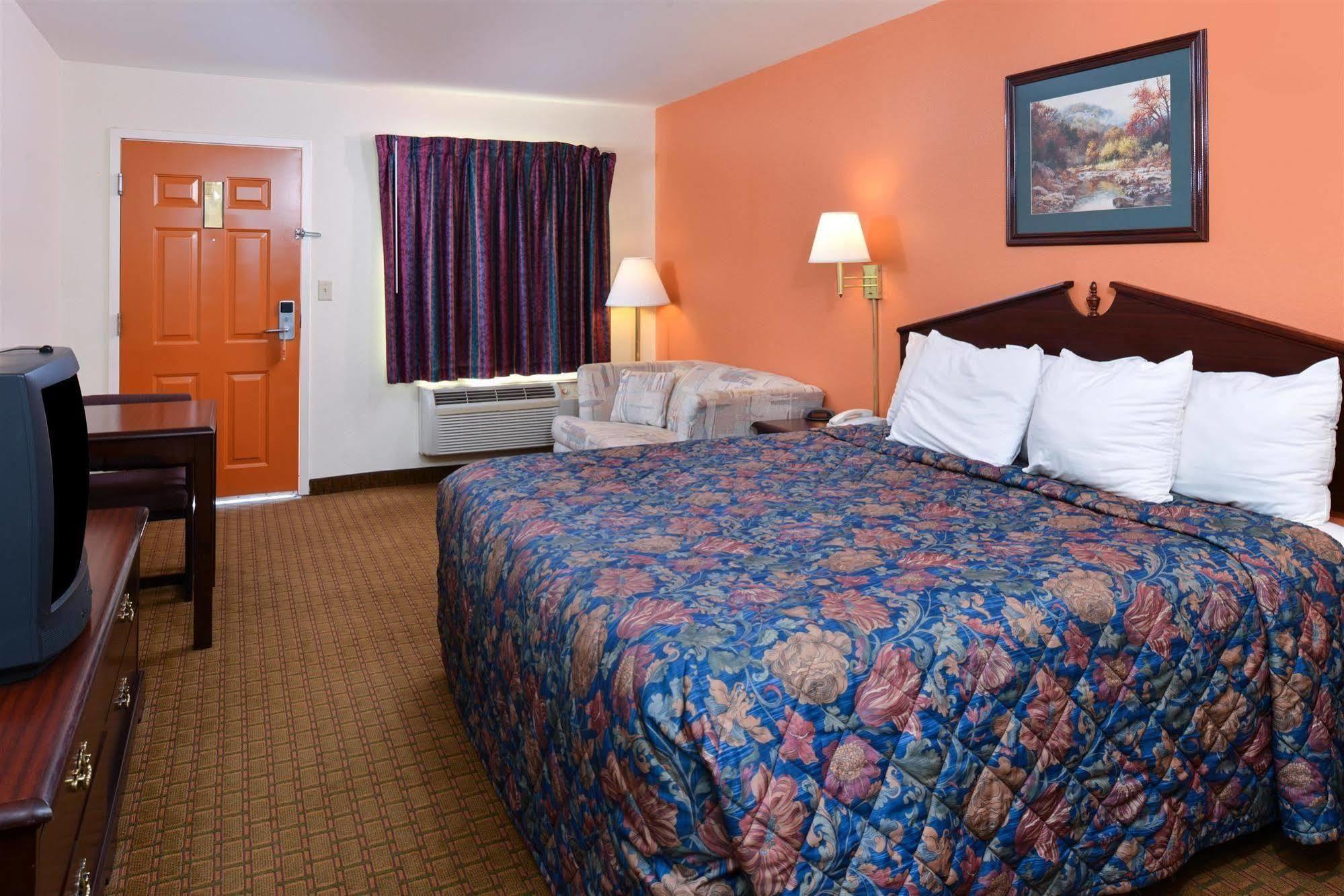 Carry On Inn & Suites LaFayette エクステリア 写真