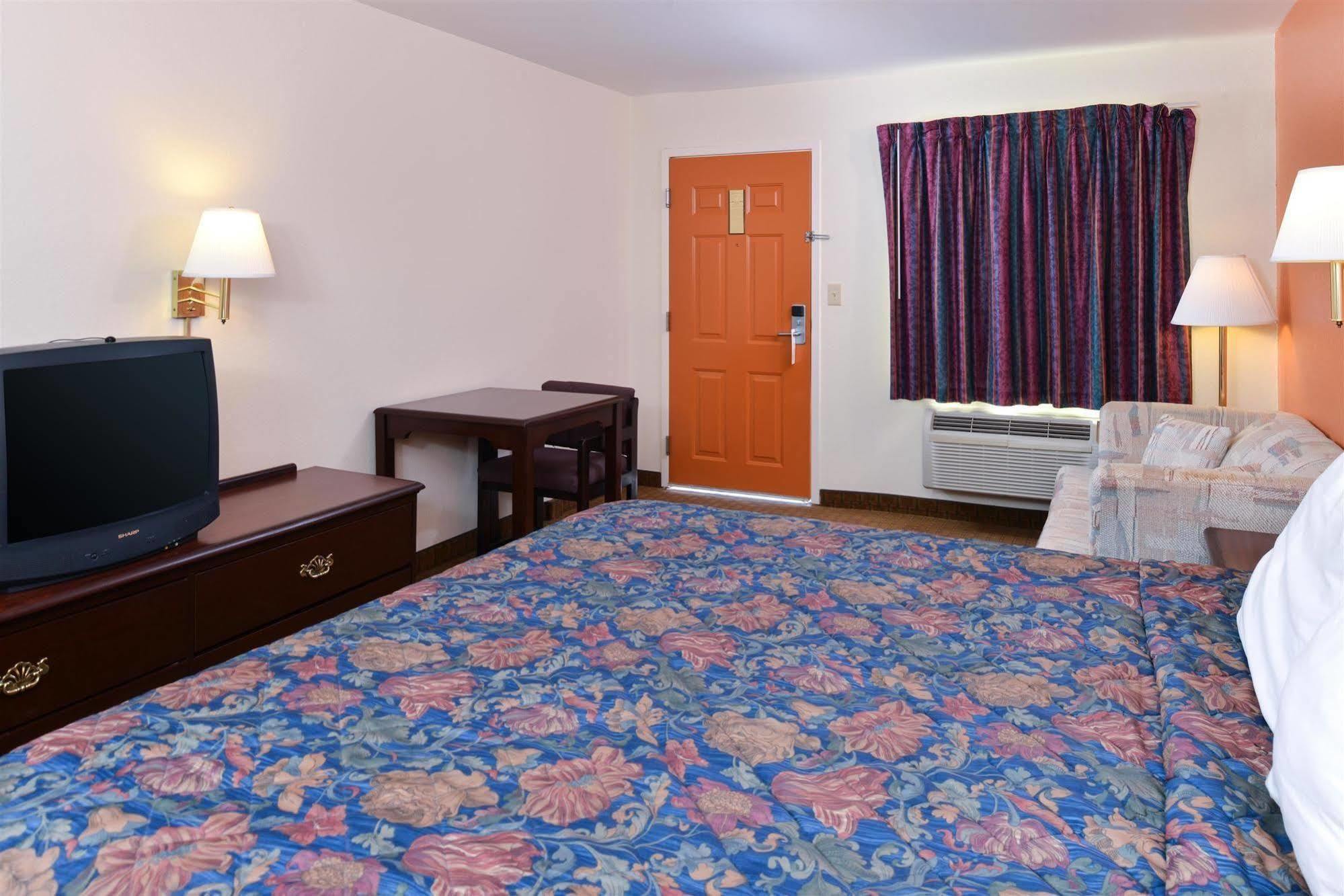 Carry On Inn & Suites LaFayette エクステリア 写真