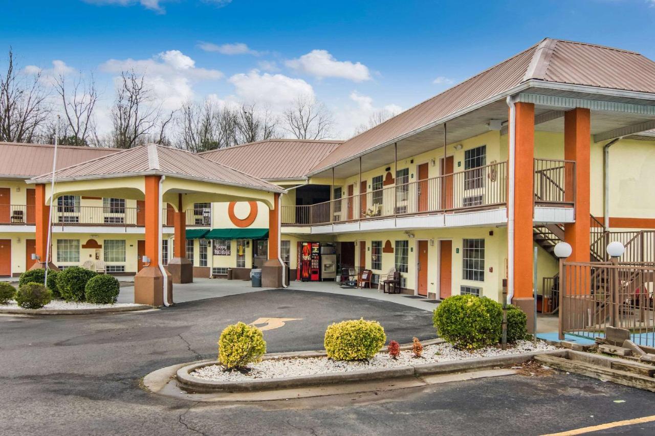 Carry On Inn & Suites LaFayette エクステリア 写真