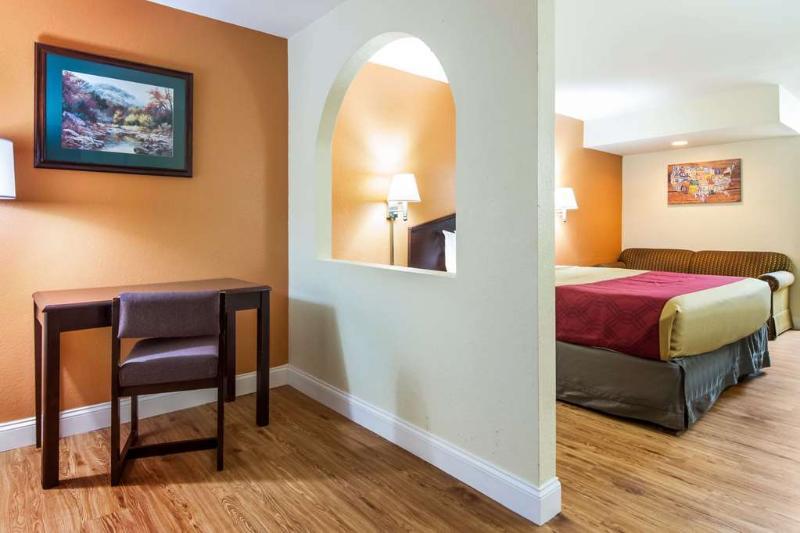 Carry On Inn & Suites LaFayette エクステリア 写真