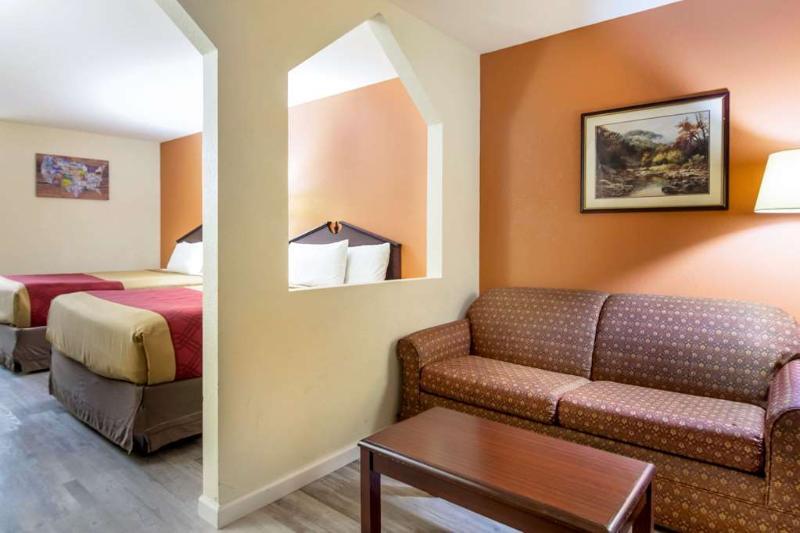 Carry On Inn & Suites LaFayette エクステリア 写真