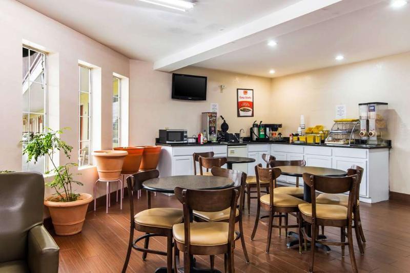 Carry On Inn & Suites LaFayette エクステリア 写真