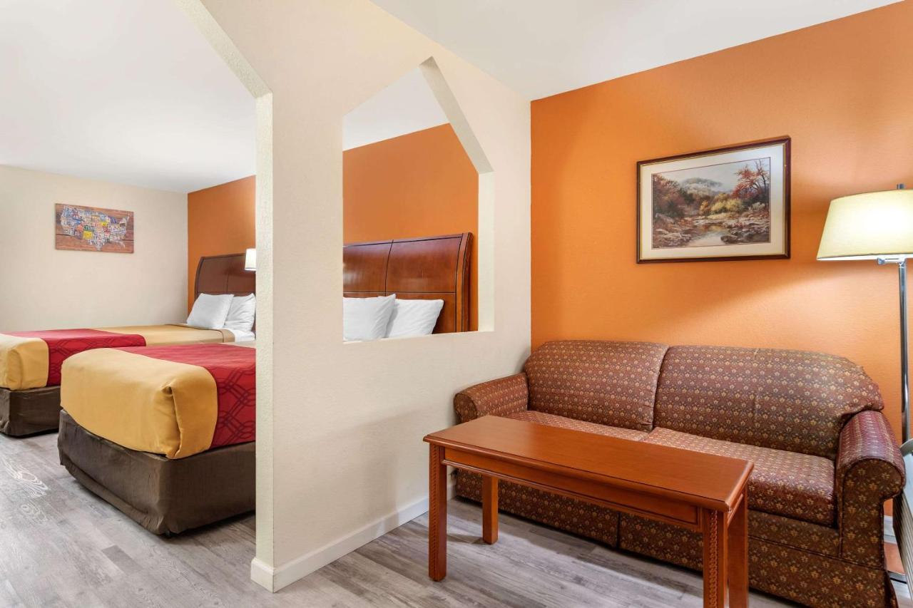 Carry On Inn & Suites LaFayette エクステリア 写真