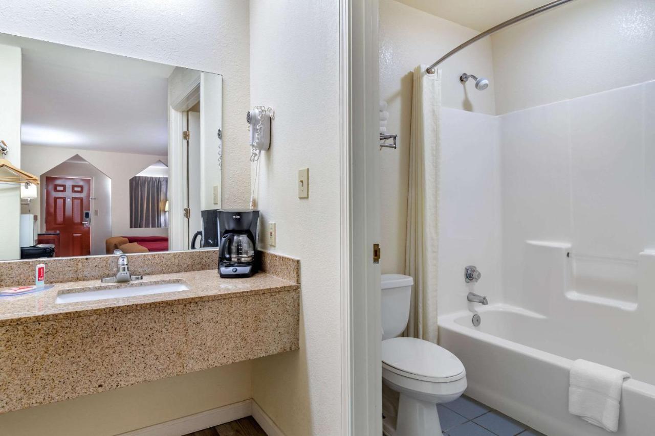 Carry On Inn & Suites LaFayette エクステリア 写真